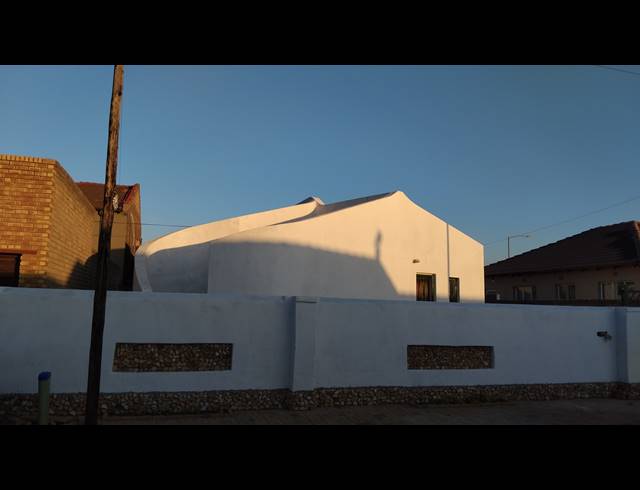2 BEDROOM FREEHOLD FOR SALE IN KAGISO